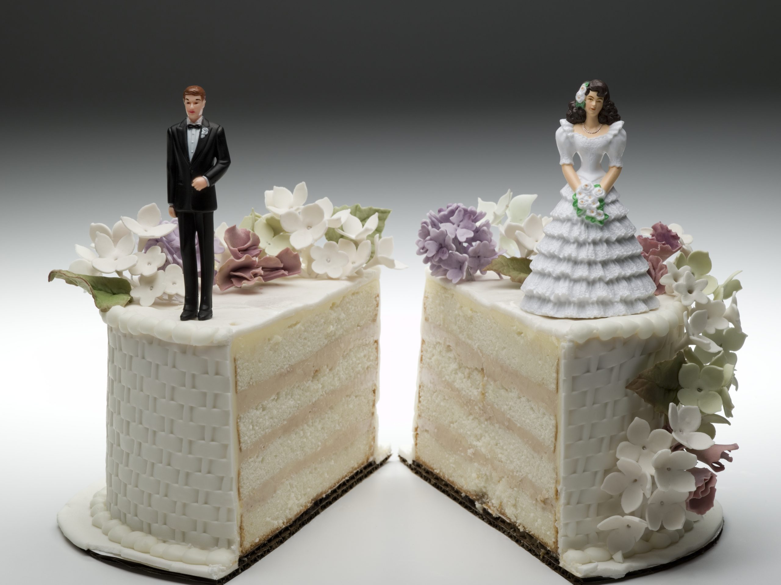 Divorce and Taxes – What Are the Implications? wedding cake split down the middle