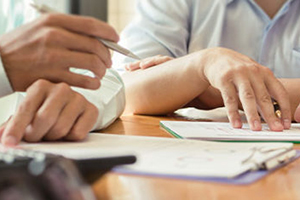 Jacksonville Audit Accountant helping with a client